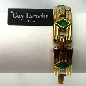 Guy Laroche Paris - Bracelet with green cabochons✨